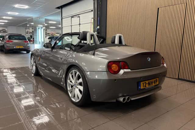 BMW Z4 (2003) thumbnail 3