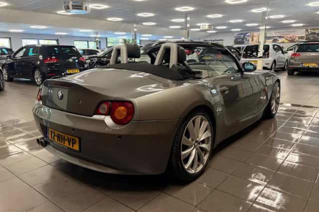 BMW Z4 (2003) thumbnail 5