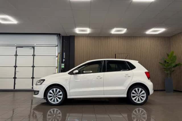 Volkswagen Polo (2013) thumbnail 2