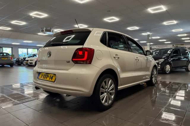 Volkswagen Polo (2013) thumbnail 6