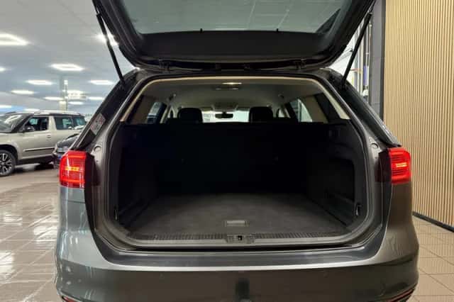 Volkswagen Passat (2017) thumbnail 5