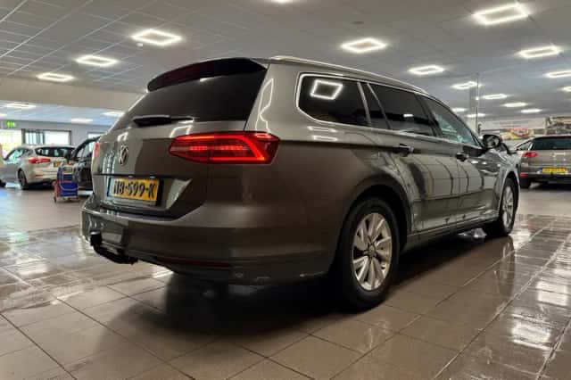Volkswagen Passat (2017) thumbnail 6