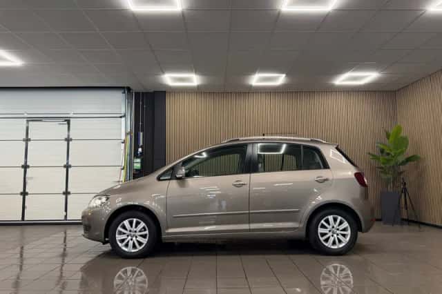 Volkswagen Golf (2011) thumbnail 2