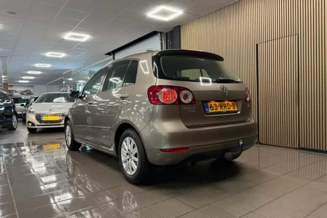 Volkswagen Golf (2011) thumbnail 3