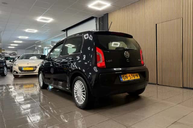 Volkswagen Up! (2015) thumbnail 3