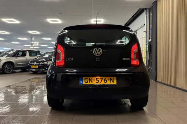 Volkswagen Up! (2015) thumbnail 4