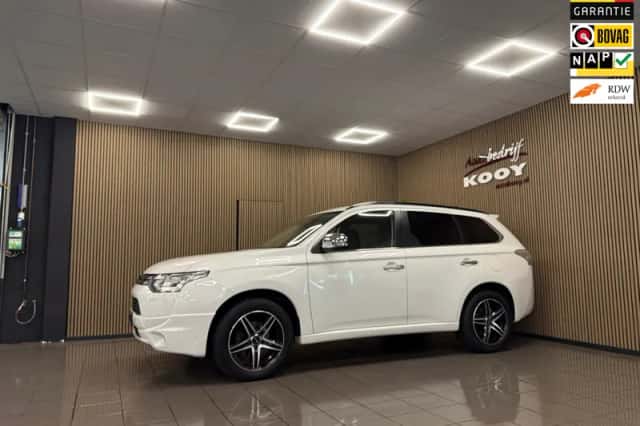 Mitsubishi Outlander (2014) thumbnail 1