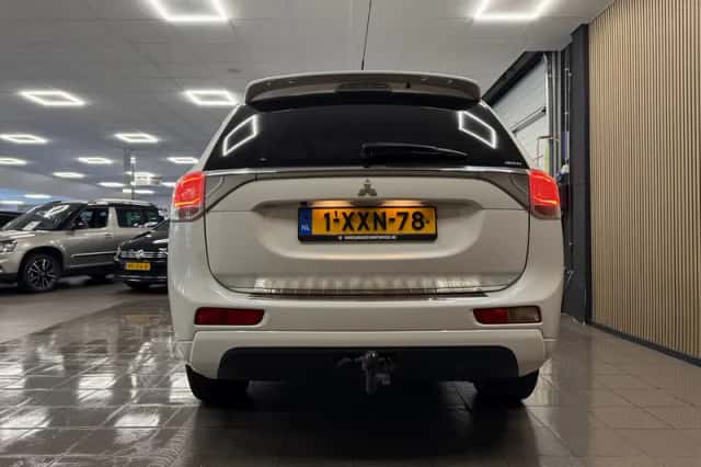 Mitsubishi Outlander (2014) thumbnail 4