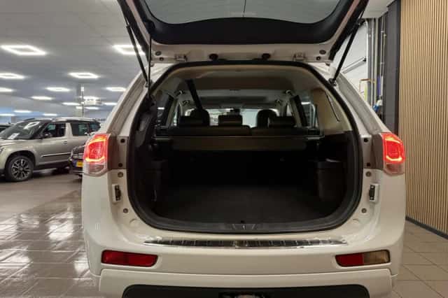 Mitsubishi Outlander (2014) thumbnail 5