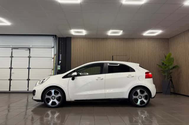 Kia Rio (2014) thumbnail 2