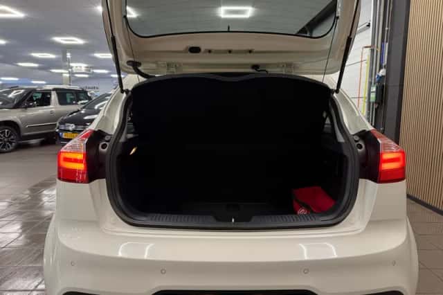 Kia Rio (2014) thumbnail 5
