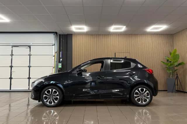 Mazda 2 (2018) thumbnail 2