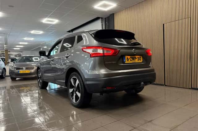 Nissan Qashqai (2015) thumbnail 3