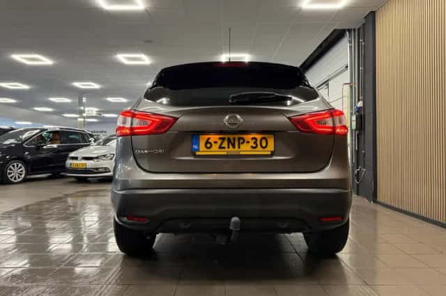 Nissan Qashqai (2015) thumbnail 4