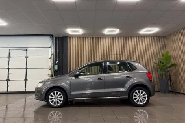 Volkswagen Polo (2013) thumbnail 2
