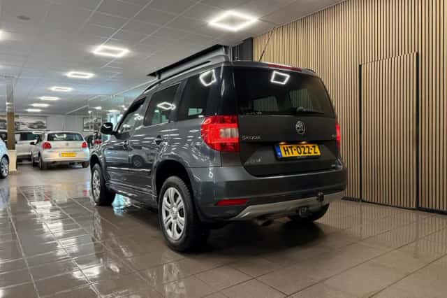 Škoda Yeti (2015) thumbnail 3