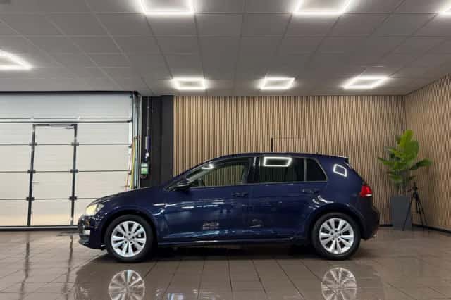 Volkswagen Golf (2016) thumbnail 2