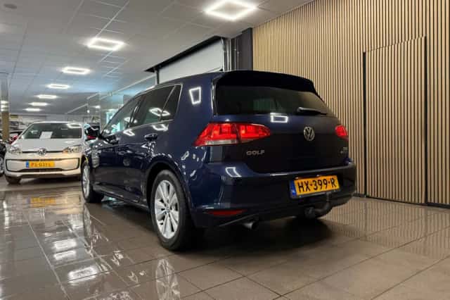 Volkswagen Golf (2016) thumbnail 3