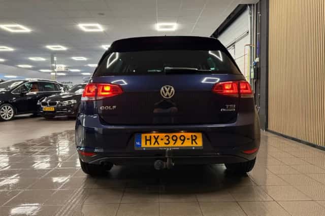 Volkswagen Golf (2016) thumbnail 4