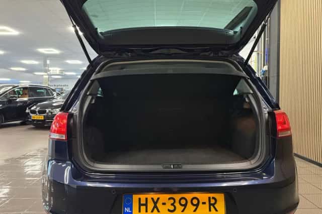 Volkswagen Golf (2016) thumbnail 5