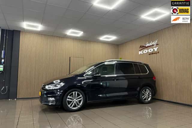 Volkswagen Touran (2017) thumbnail 1
