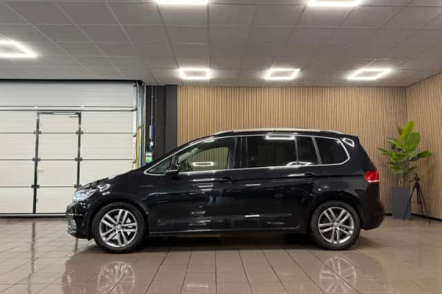Volkswagen Touran (2017) thumbnail 2