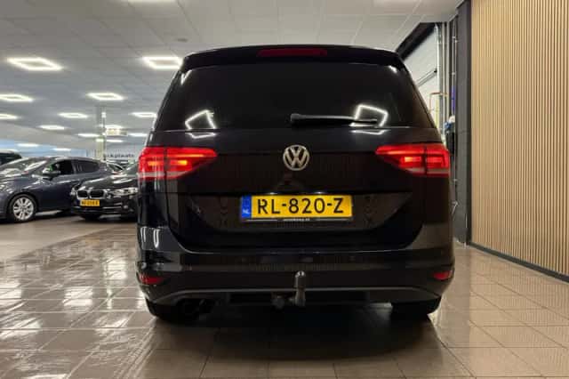 Volkswagen Touran (2017) thumbnail 4