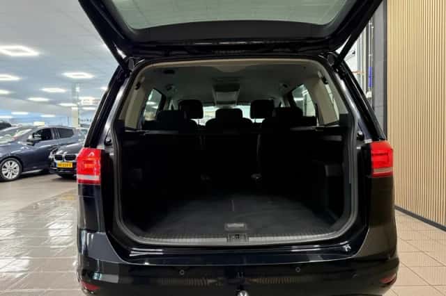 Volkswagen Touran (2017) thumbnail 5
