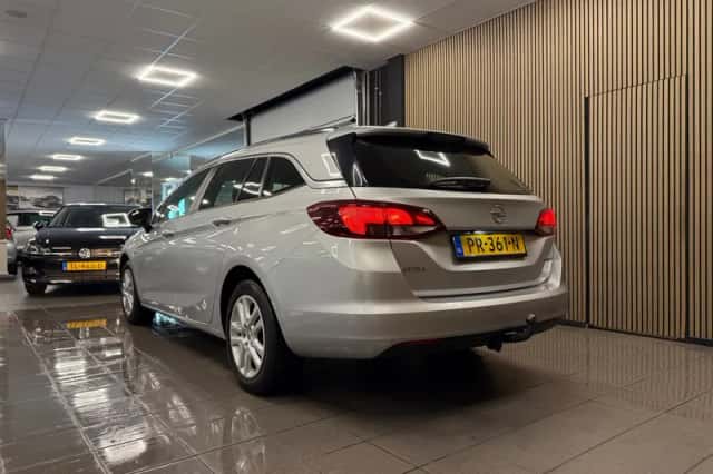 Opel Astra (2017) thumbnail 3