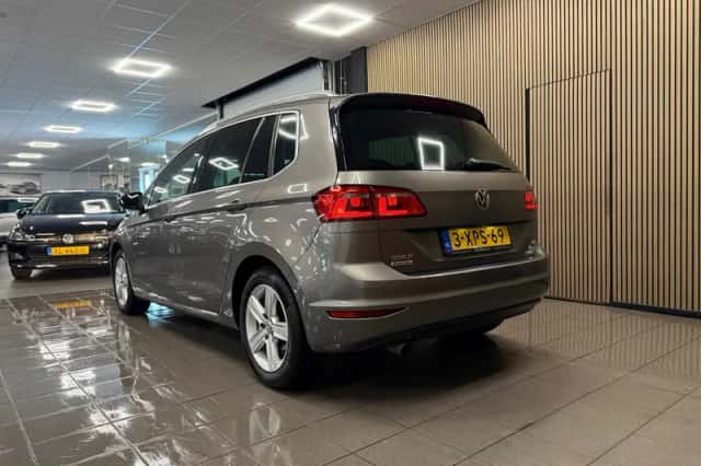 Volkswagen Golf (2014) thumbnail 3
