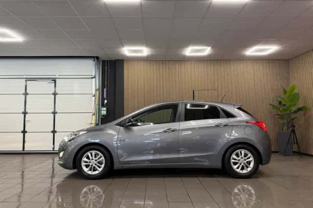 Hyundai i30 (2015) thumbnail 2