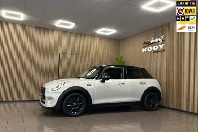 MINI Cooper (2018) thumbnail 1