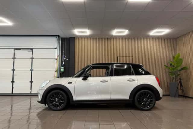 MINI Cooper (2018) thumbnail 2