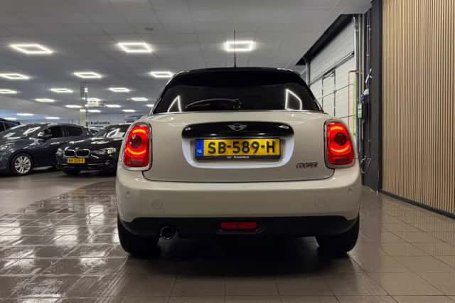 MINI Cooper (2018) thumbnail 4