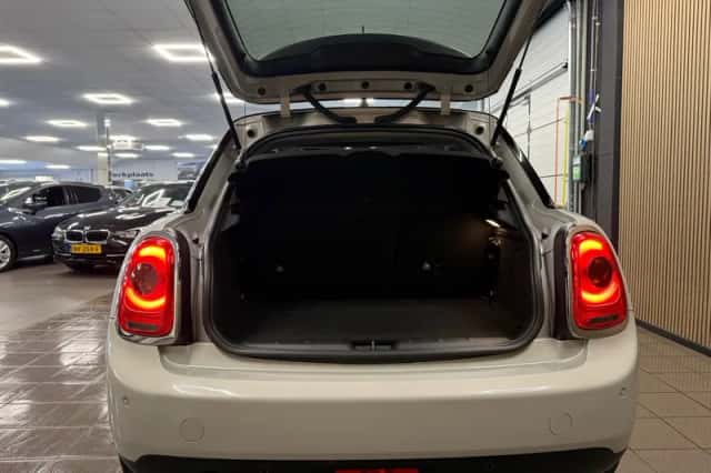 MINI Cooper (2018) thumbnail 5