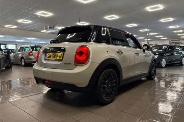 MINI Cooper (2018) thumbnail 6
