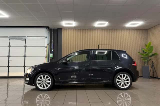 Volkswagen Golf (2017) thumbnail 2