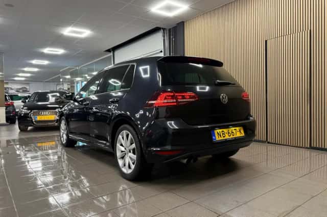 Volkswagen Golf (2017) thumbnail 3