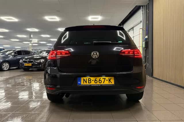 Volkswagen Golf (2017) thumbnail 4