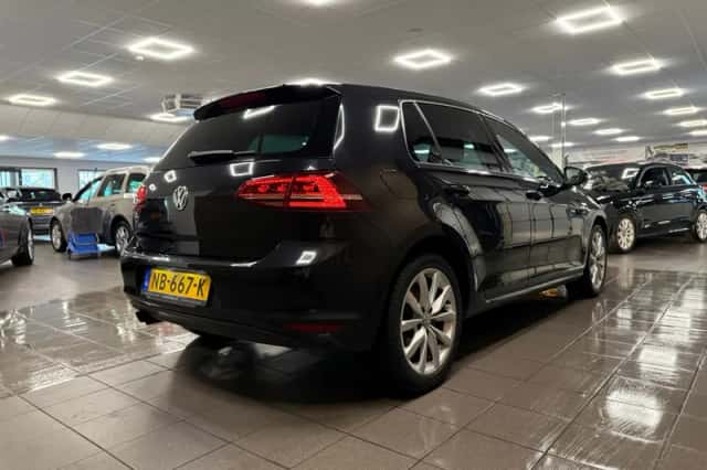 Volkswagen Golf (2017) thumbnail 6
