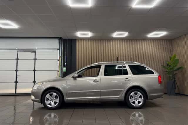 Škoda Octavia (2011) thumbnail 2