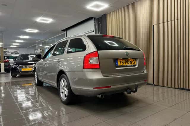 Škoda Octavia (2011) thumbnail 3