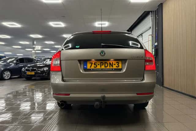 Škoda Octavia (2011) thumbnail 4