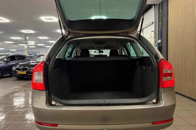 Škoda Octavia (2011) thumbnail 5