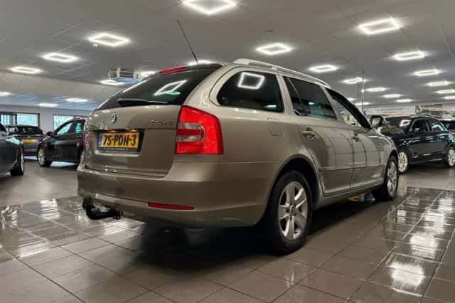 Škoda Octavia (2011) thumbnail 6