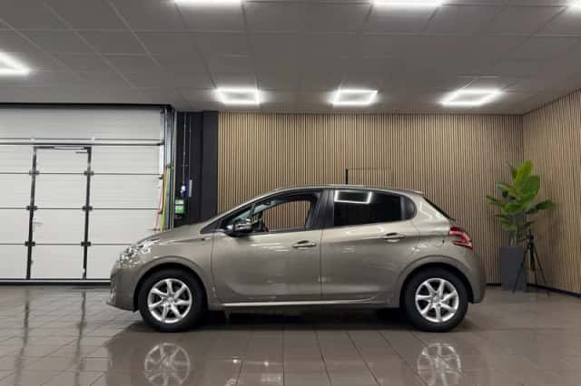 Peugeot 208 (2015) thumbnail 2