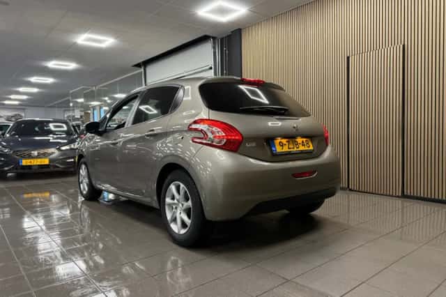 Peugeot 208 (2015) thumbnail 3