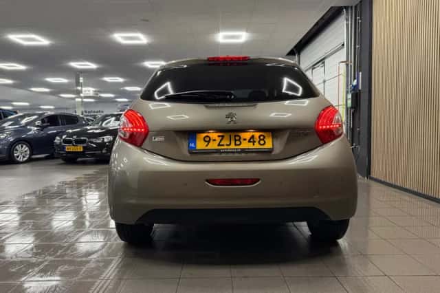 Peugeot 208 (2015) thumbnail 4