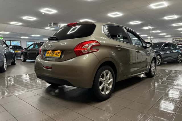 Peugeot 208 (2015) thumbnail 6