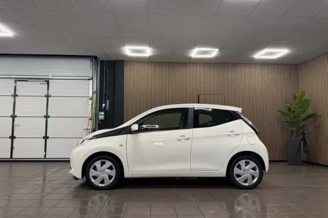 Toyota Aygo (2017) thumbnail 2
